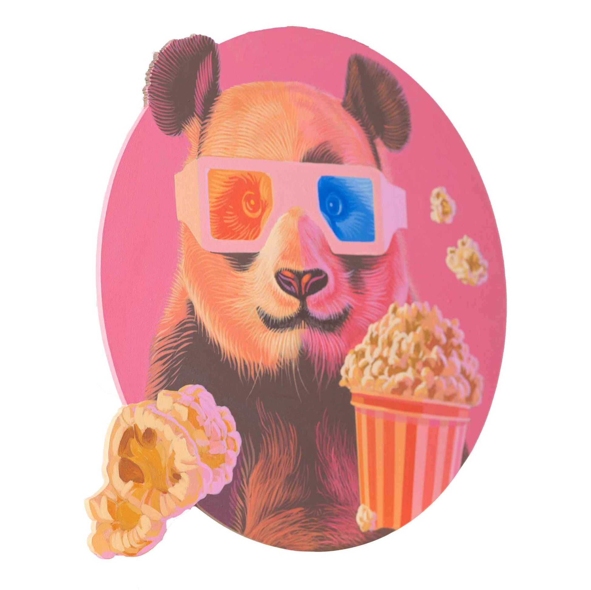 Panda mit 3D-Brille genießt Popcorn – handgemaltes Retro-Schild aus der Ausstellung "Daily Paintings" im Röcklturm Landshut, 40x40 cm.