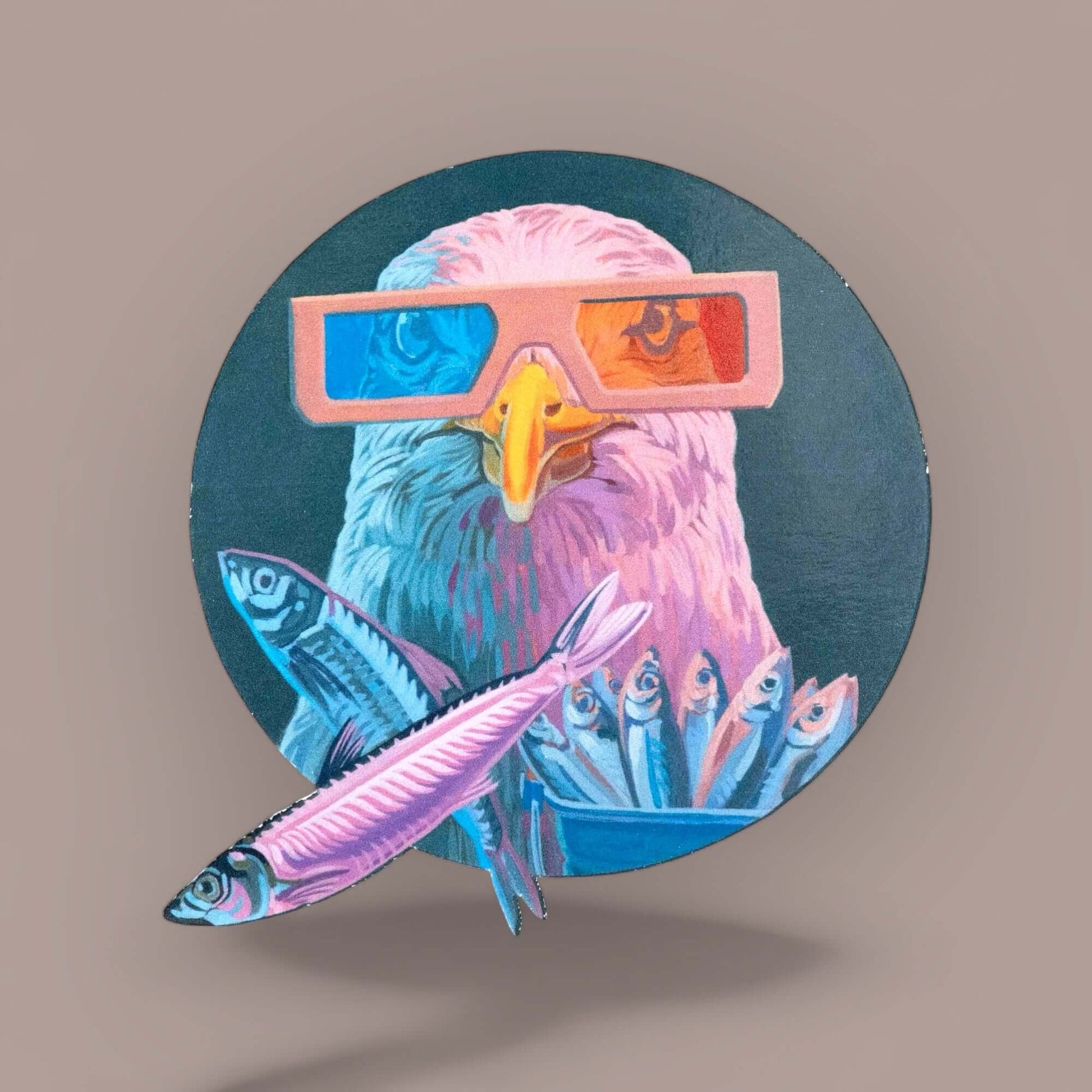 Retro-moderne Möwe mit 3D-Brille, umgeben von bunten Fischen, auf kunstvollem Schilderdruck. Ein humorvoller Hingucker!