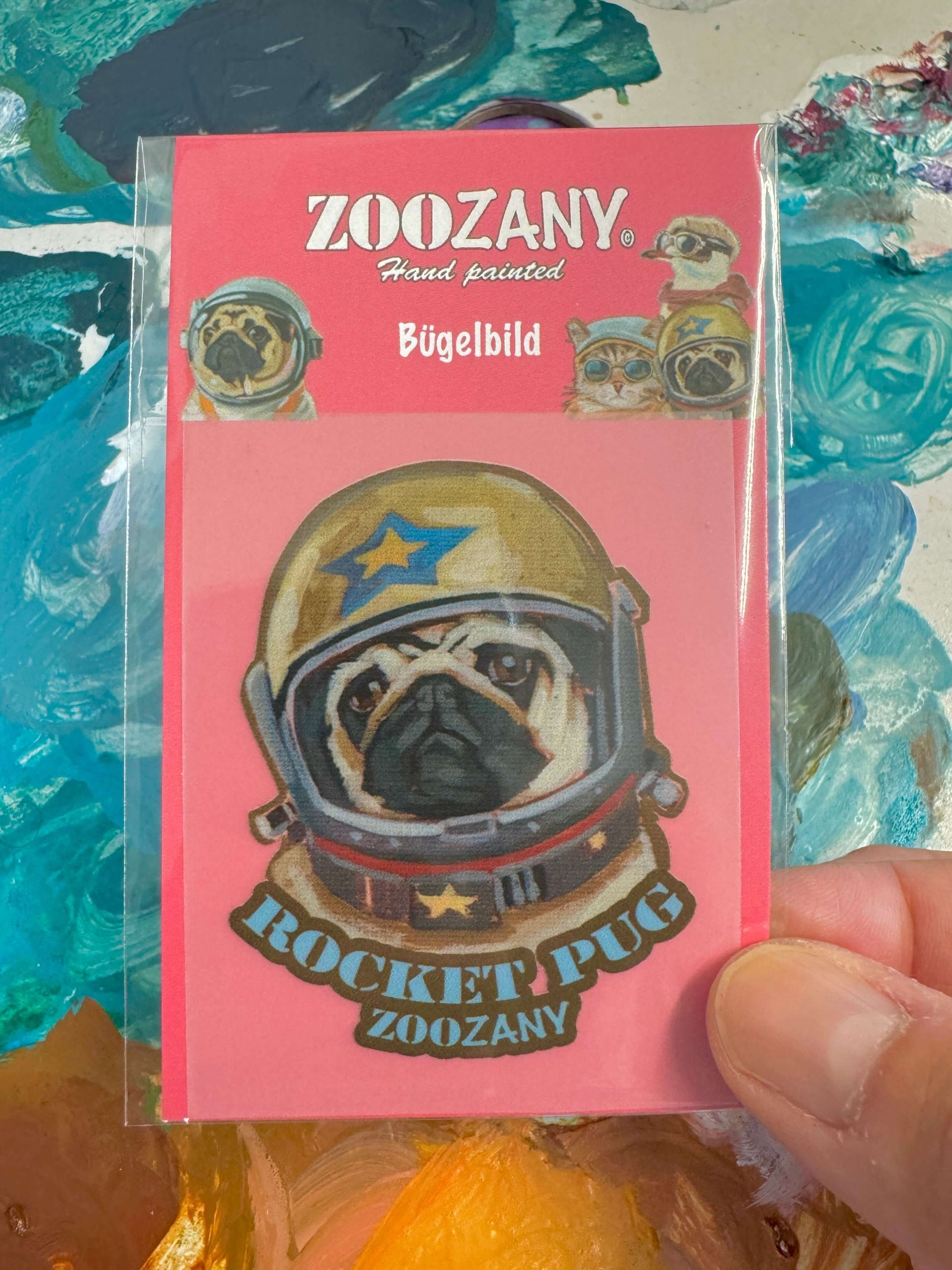 Bügelbild Rocket Pug, handgemalte Hundeapplikation, 6 x 5 cm, ideal für Kleidung und Accessoires, pepp deine Garderobe auf!