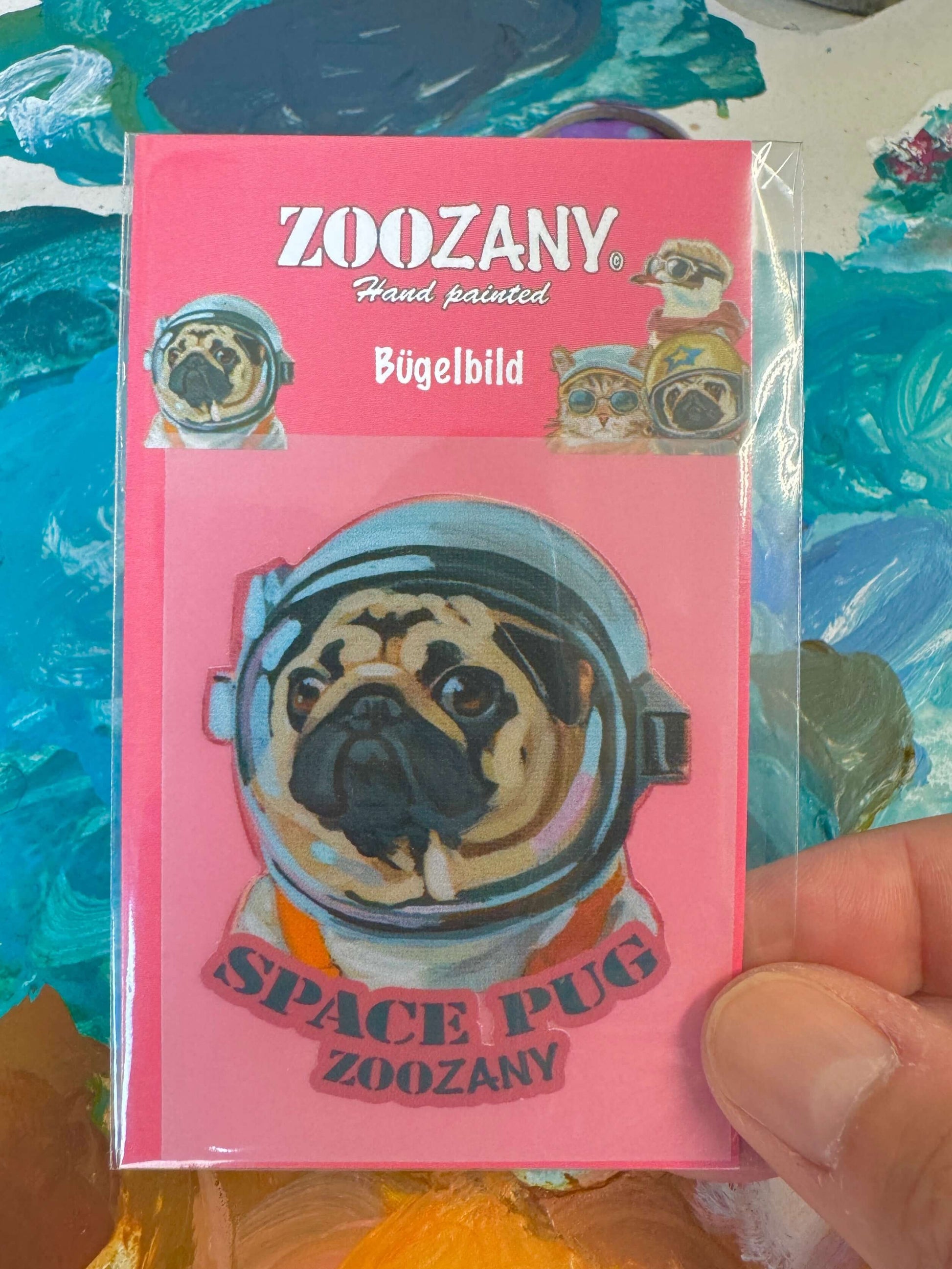 Bügelbild Space Pug von Zoozany, handgemalt, 6x5 cm,.Space Pug. Perfekt für Shirts, Hosen, Jacken und Accessoires.