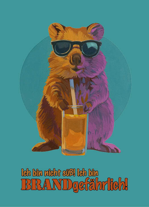 Postkarte mit Retro-Quoka, der eine Sonnenbrille und Getränk hält. Text: "Ich bin nicht süß! Ich bin BRANDgefährlich!"